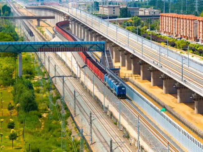 中国铁路两个技术中心揭牌成立 推动铁路高质量发展